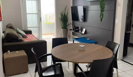 EXCELENTE APARTAMENTO DUPLEX, COM QUINTAL EM PRÉDIO BAIXO.