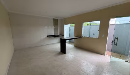 Casa com sala toda conjugada