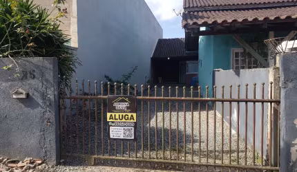 Linda Casa semi mobiliada com 2 quartos no Jardim Paraiso