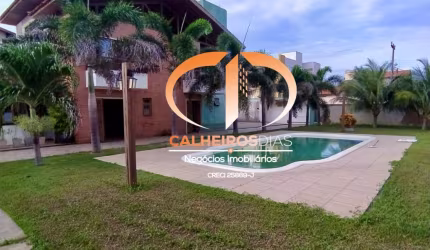 Linda Casa Triplex à Venda no Bairro de Lourdes - Excelente Localização**