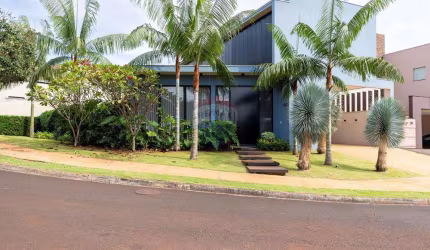 Casa a venda Condomínio com 3 suítes, home TV, adega, cozinha gourmet com churrasqueira e chopeira, piscina aquecida