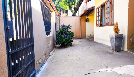 Uma casa admirável na melhor localização do Vale do Ipê. R$ 880.000,00