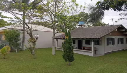 Casa com 3 quartos à venda na R. Oitocentos e Seis, 592, Enseada do Brito (Ens Brito), Palhoça por R$ 375.000