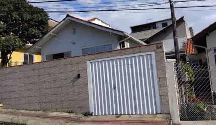 Casa com 3 quartos à venda na Albino Rocha, 8877, Bela Vista, São José por R$ 650.000