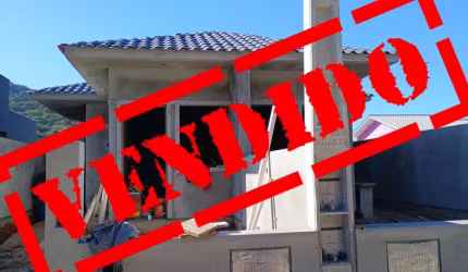 Casa com 2 quartos à venda na Travessa dos Cardeais, 9863, Forquilhas, São José por R$ 310.000