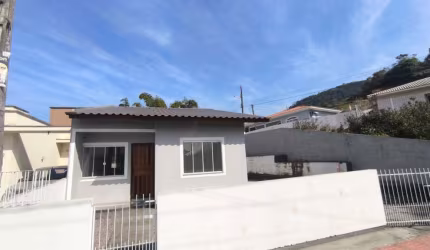 Casa com 3 quartos à venda na Rua Leoni Pamplona, 5561, Bela Vista, Palhoça por R$ 450.000