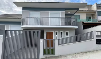 Casa com 3 quartos à venda na Rua Beatriz de Sá Jeremias, 876, Forquilhas, São José por R$ 640.000