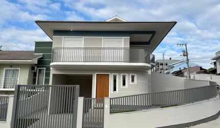 Casa com 3 quartos à venda na Édio de Souza Lopes, 65, Forquilhas, São José por R$ 670.000
