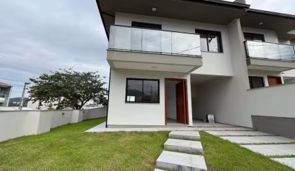 Casa com 3 quartos à venda na Rua Manoel Ernesto Amandio, 3345, Potecas, São José por R$ 649.000