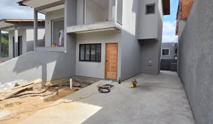 Casa com 2 quartos à venda na Rua Marcelo Espíndola da Silva, 34, Bela Vista, Palhoça por R$ 450.000
