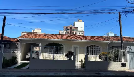 Casa com 3 quartos à venda na Rua Antenor Valentin da Silva, 34, Ipiranga, São José por R$ 750.000