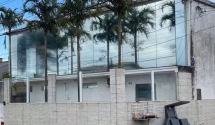 Prédio à venda na Rua Accácio Pinto da Luz, 1999, Serraria, São José por R$ 1.550.000