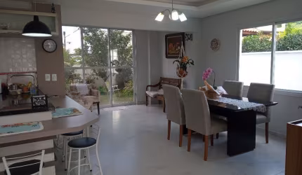 Casa 2 Pavimentos 160m2  dispõe 3 Suites Residencial  familiar