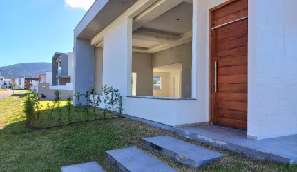 Casa Sala eespaçosa  pé direito duplo 3 Suítes Cond Red Park