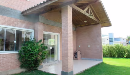 Ótima Casa Estilo Colonial mista 4 Dormitórios sendo 2 suites no Red Park