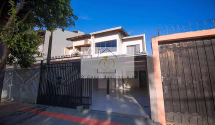 Sobrado com Espaço Gourmet e Suíte no Térreo!