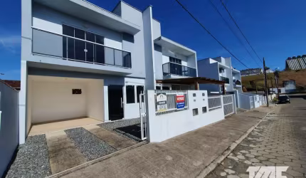 Sobrado Geminado com 3 dormitórios no Acaraí