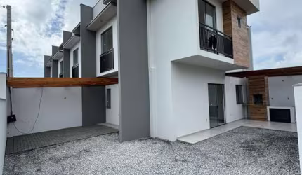 Sobrado Geminado de Esquina em Praia Grande, São Francisco do Sul/SC