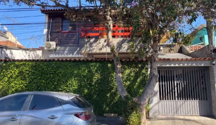 Sobrado à venda no Jardim Pinhal - 250,00 m².