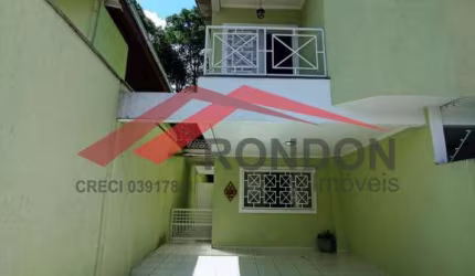 Sobrado à venda no Jardim Leda com 3 dormitórios sendo 1 suíte e sacada. 4 vagas de garagem.