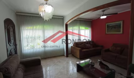 Casa com piscina, espaço gourmet, 3 suítes, 6 vagas de garagem, 387 m² de terreno e 363 m² de construção