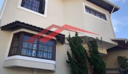 Sobrado à venda na Vila Galvão - 420 m² - 4 dormitórios - 2 suítes - churrasqueira - piscina - 5 vagas ou mais.