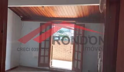 Sobrado à venda no Parque Santo Antônio - 200 m² - 2 casas independentes - 2 vagas de garagem - 3 pavimentos.