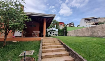 Casa em Condomínio em Sousas, Campinas-SP: 3 quartos, 1 suíte, 2 salas, 3 banheiros, 4 vagas, 255,18m² de área.