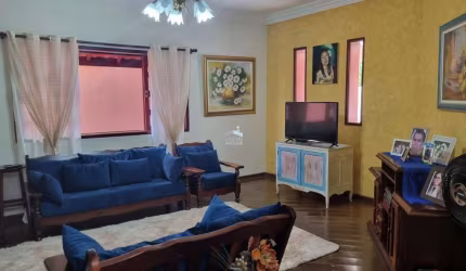 Venda de Casa em Condomínio em Campinas-SP com 4 Quartos, 2 Suítes, 2 Salas e 501m² de Área