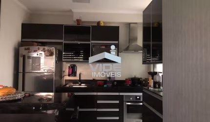 VENDO EXCELENTE APARTAMENTO EM CAMPINAS, NO BAIRRO MANSÕES SANTO ANTONIO COM TRÊS QAURTOS SENDO UM SUÍTE E UMA VAGA DE GARAGEM