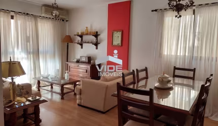 VENDO EXCELENTE APARTAMENTO COM TRÊS QUARTOS SENDO UM SUÍTE COM DUAS VAGAS COBERTAS