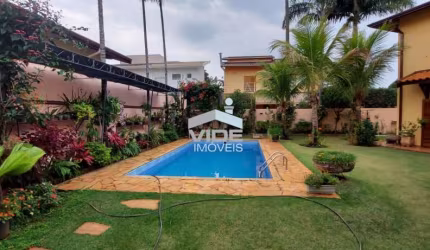 VENDO LINDA CASA EM CAMPINAS , BARÃO GERALDO NO RESIDENCIAL BARÃO DO CAFÉ COM QUATRO DORMITÓRIOS SENDO TRÊS SUÍTES E PISCINA.