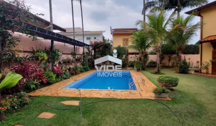VENDO LINDA CASA EM CAMPINAS , BARÃO GERALDO NO RESIDENCIAL BARÃO DO CAFÉ COM QUATRO DORMITÓRIOS SENDO TRÊS SUÍTES E PISCINA.