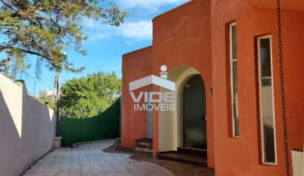 VENDO CASA EM CAMPINAS, BAIRRO TAQUARAL EM FRENTE AO PORTÃO UM DA LAGOA COM CINCO SUÍTES E PISCINA