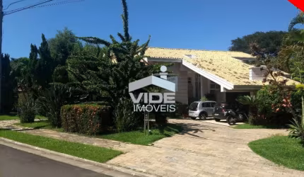 LINDA CASA A VENDA NO LOTEAMENTO ALPHAVILLE EM CAMPINAS.