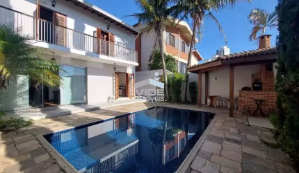 VENDO EXCELENTE CASA EM CAMPINAS BAIRRO VILA BRANDINA COM 4 QUARTOS SENDO DUAS SUÍTES E PISCINA