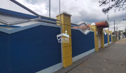 Casa Comercial para venda ou locação no bairro Guanabara em Campinas.