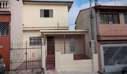 Sobrado na Vila Medeiros com 03 dorms, sala, cozinha, 02 wcs, lavanderia, 02 vagas, em ótimo locall.