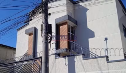Maravilhoso condomínio fechado no metrô Parada Inglesa 2 dorms, cozinha, wc, sala  e uma vaga.