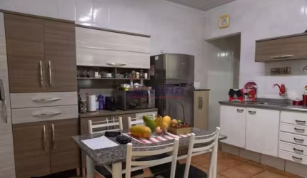 Ótima casa  na Vila Gustavo  com 2 dorms, sala, cozinha, 01 vaga, em ótima  localização.