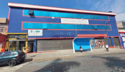 Salão com 750m² e estacionamento coberto com 10 vagas no Parque Jurema