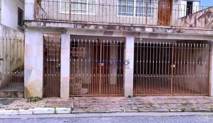 Casa para renda ou moradia com 02 dorms, 01 suite, sala, cozinha, wc, 02 vagas  e + 02 dorms com wc.