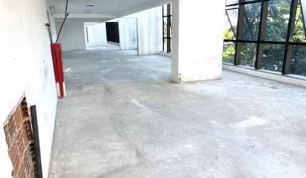 Loja comercial com 250m². Locação exclusiva para Coworking!