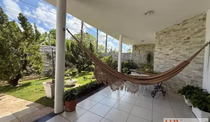 Casa com 4 quartos próxima ao parque Parahyba no Aeroclube