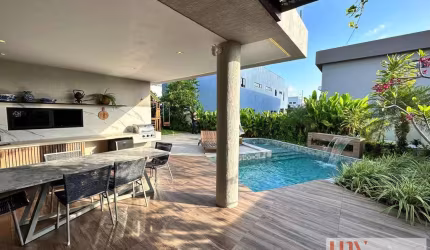 Casa luxuosa com 4 suítes e área de lazer privativa em condomínio fechado no bairro de Intermares