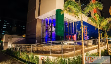 Apartamento com 2 quartos e área de lazer bem localizado no Brisamar
