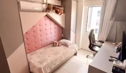 Apartamento em andar alto, todo ambientado com 3 quartos e 2 vagas no Brisamar