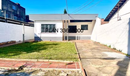 Casa à venda em Porto Alegre-RS,  2 quartos, 2 salas, 2 banheiros, 6 vagas de garagem!