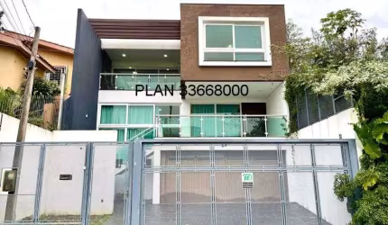PORTO ALEGRE- CASA MODERNA E AMPLA.