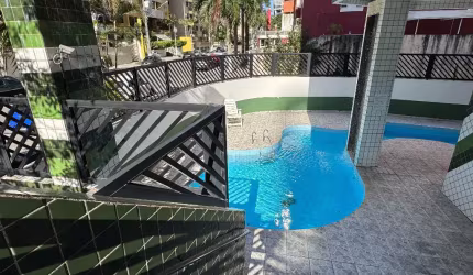 Apartamento amplo, 300 metros da praia, direto proprietário
